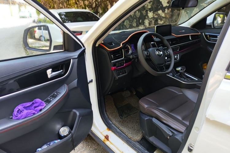 Used FORTHING Joyear X5 2017 Enjoy Series 1.6L CVT Comfort Model Driver Seat