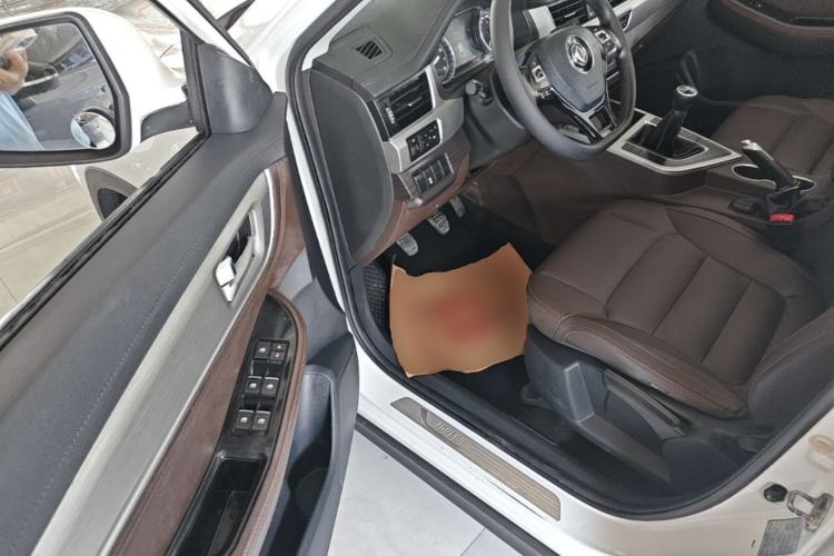 Used FORTHING Joyear X5 2017 Jingxiang Series 1.5T Manual Luxury Model Driver Seat