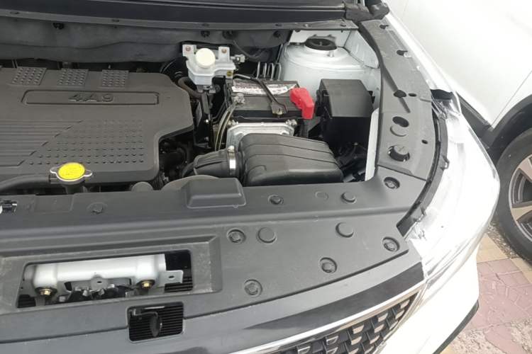 Used FORTHING Joyear X5 2017 1.6L CVT Luxury Model Engine Bay Left