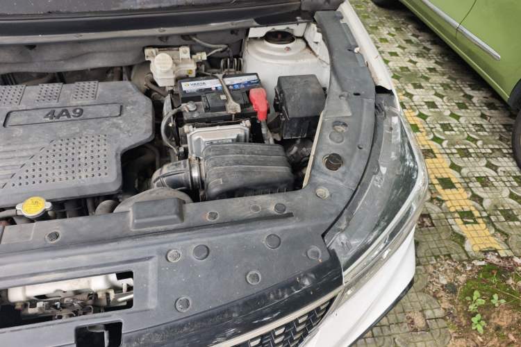 Used FORTHING Joyear X5 2017 1.6L CVT Luxury Model Engine Bay Left