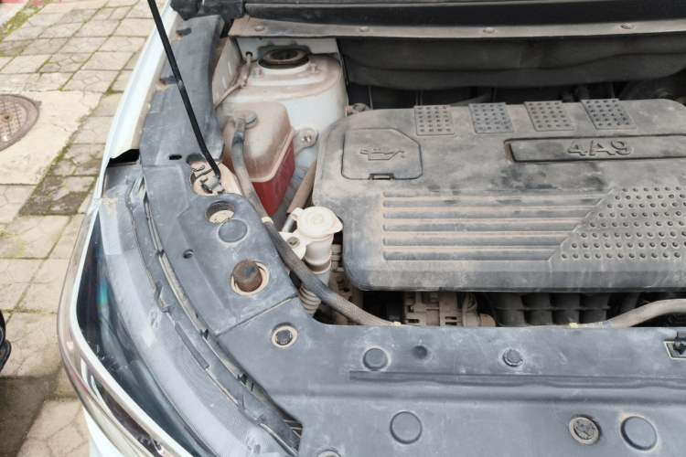 Used FORTHING Joyear X5 2017 1.6L CVT Luxury Model Engine Bay Right