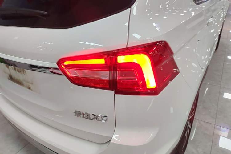 Used FORTHING Joyear X5 2017 1.6L CVT Luxury Model Exterior 3