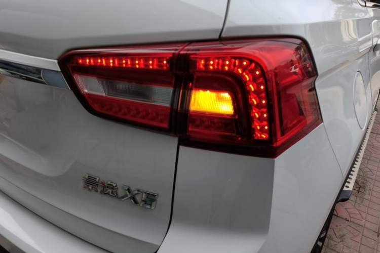 Used FORTHING Joyear X5 2017 Enjoy Series 1.6L CVT Luxury Model Exterior 3