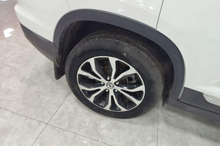 Used FORTHING Joyear X5 2017 1.6L CVT Luxury Model Exterior 5