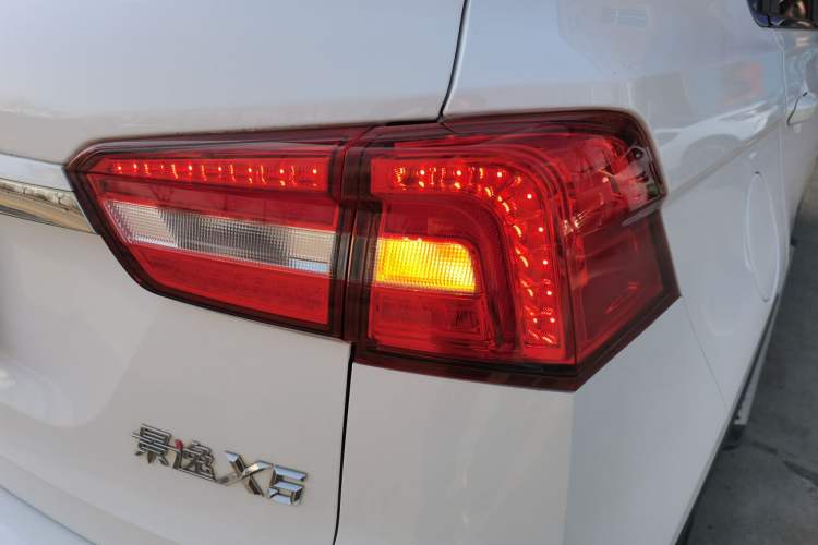 Used FORTHING Joyear X5 2017 Enjoy Series 1.6L CVT Luxury Model Exterior 6