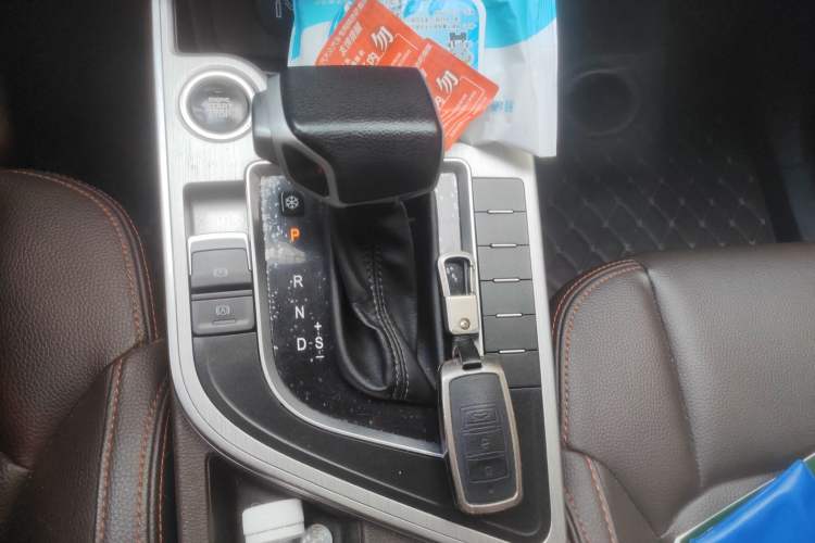 Used FORTHING Joyear X5 2017 Jingxiang Series 1.5T CVT Luxury Model Gear Lever