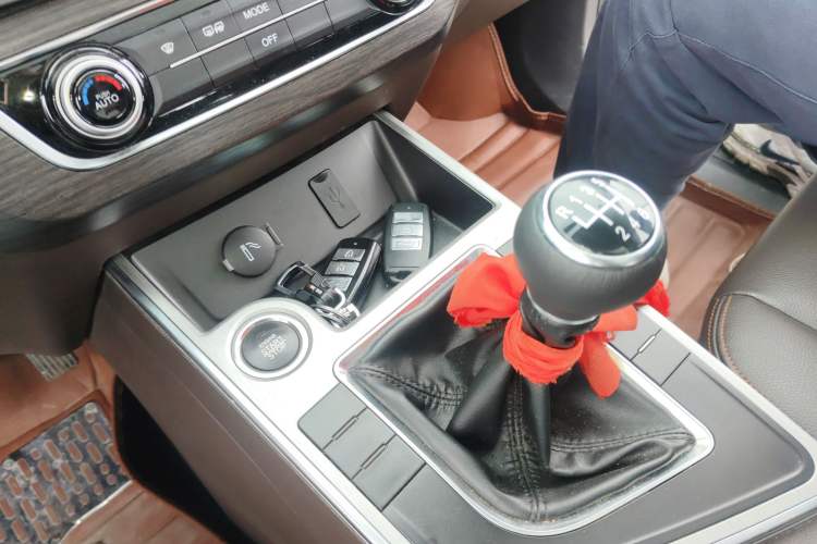 Used FORTHING Joyear X5 2017 Jingxiang Series 1.5T Manual Luxury Model Gear Lever
