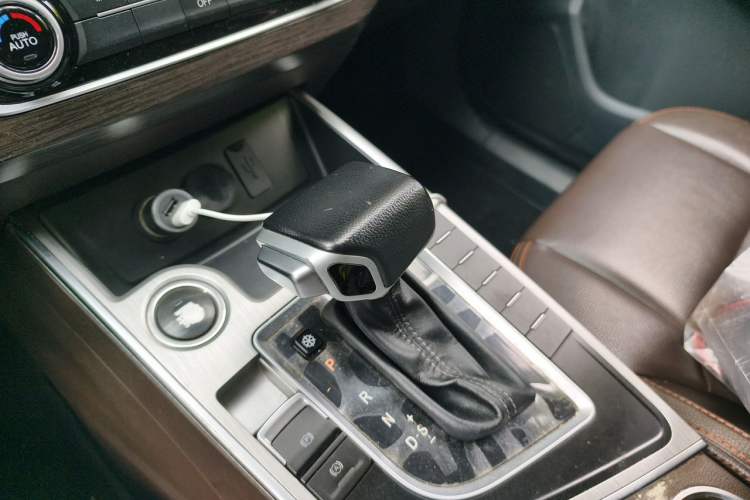Used FORTHING Joyear X5 2017 Jingxiang Series 1.5T CVT Luxury Model Gear Lever