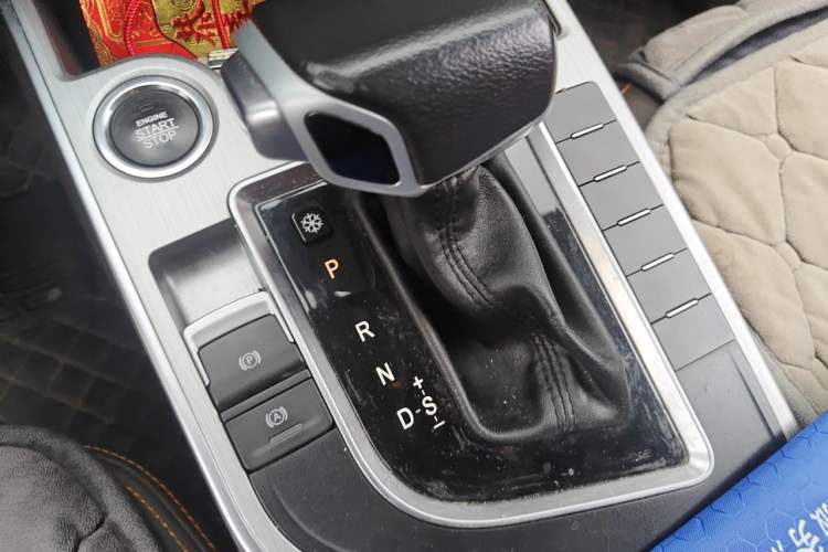 Used FORTHING Joyear X5 2017 Jingxiang Series 1.5T CVT Luxury Model Gear Lever
