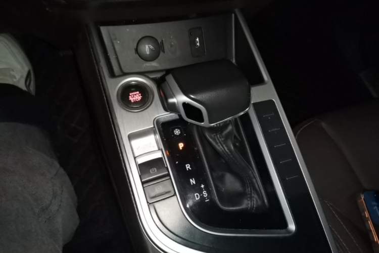 Used FORTHING Joyear X5 2017 Jingxiang Series 1.5T CVT Luxury Model Gear Lever