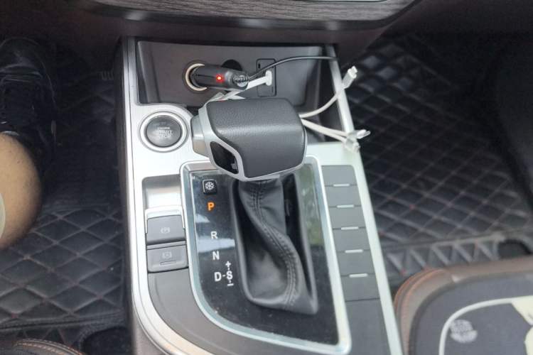 Used FORTHING Joyear X5 2017 Jingxiang Series 1.5T CVT Luxury Model Gear Lever