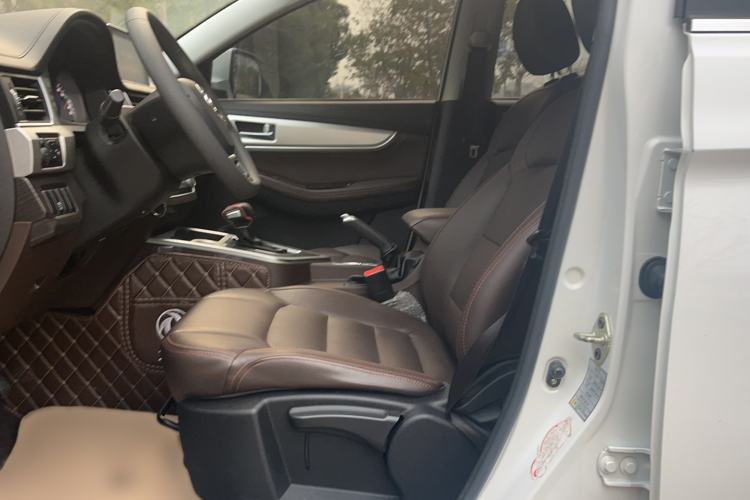 Used FORTHING Joyear X5 2017 1.6L CVT Luxury Model Interior 1