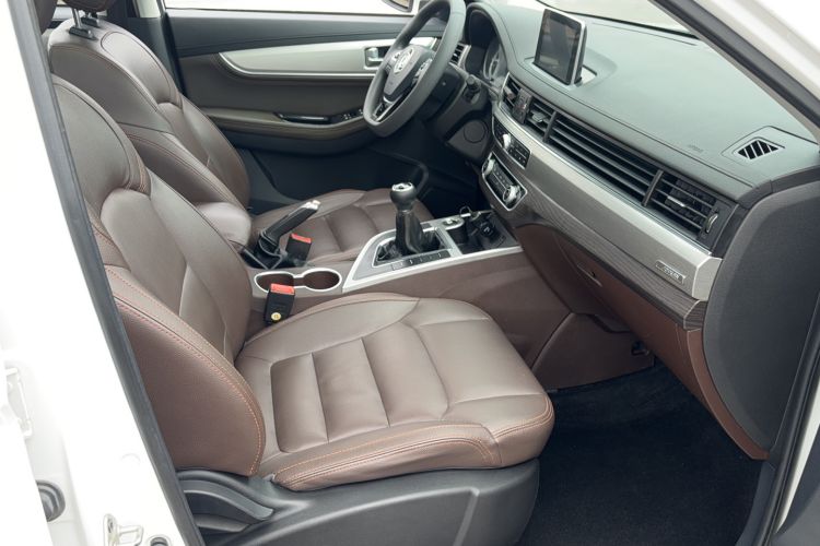 Used FORTHING Joyear X5 2017 Jingxiang Series 1.5T Manual Luxury Model Interior 2