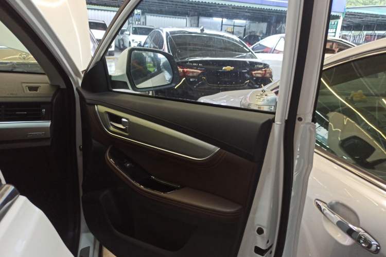 Used FORTHING Joyear X5 2017 Jingxiang Series 1.5T CVT Luxury Model Interior 2