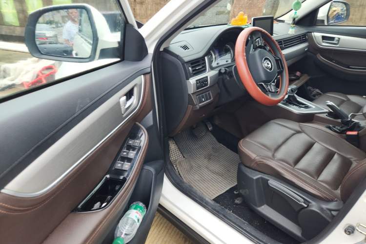 Used FORTHING Joyear X5 2017 1.6L CVT Luxury Model Interior 3