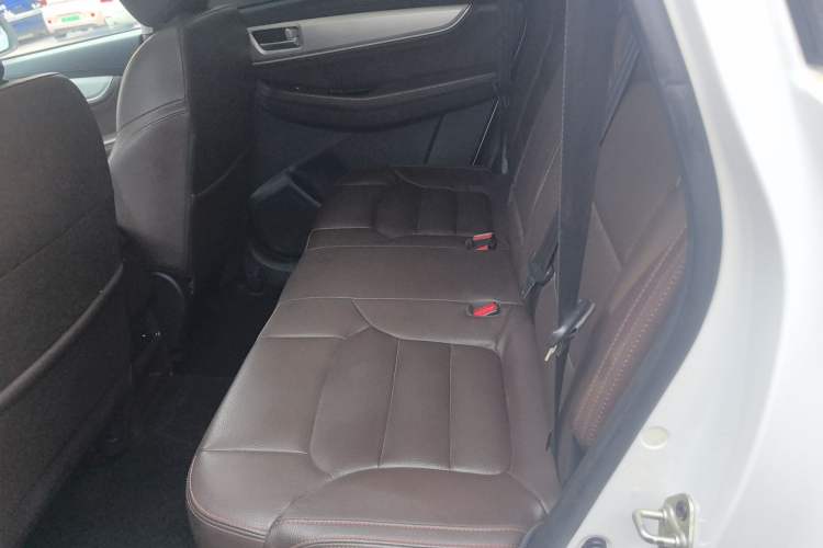 Used FORTHING Joyear X5 2017 Jingxiang Series 1.5T CVT Luxury Model Interior 4