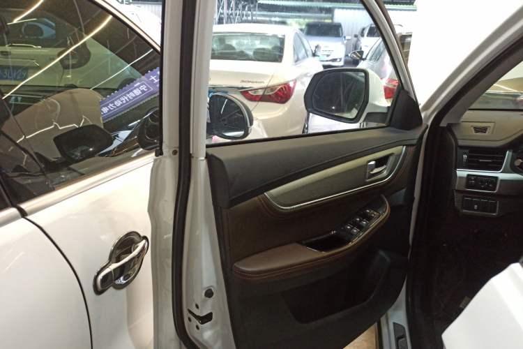 Used FORTHING Joyear X5 2017 Jingxiang Series 1.5T CVT Luxury Model Interior 4