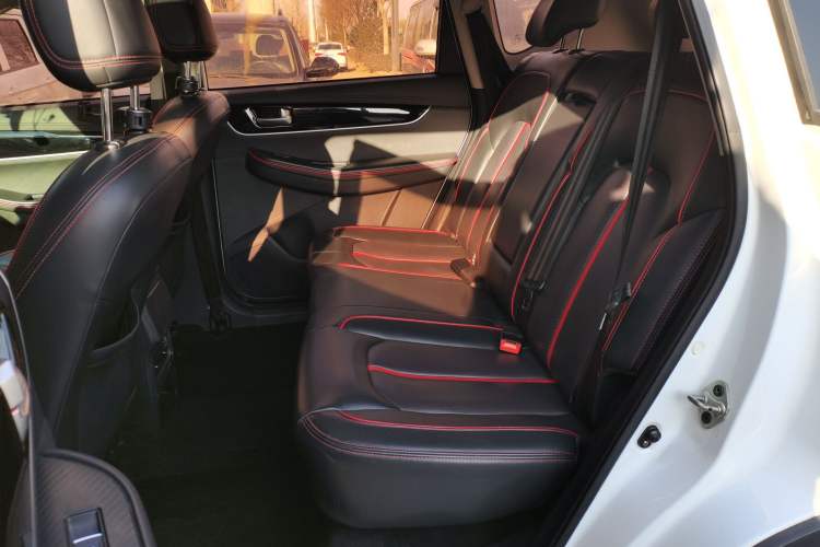 Used FORTHING Joyear X5 2017 Enjoy Series 1.6L CVT Luxury Model Interior 4