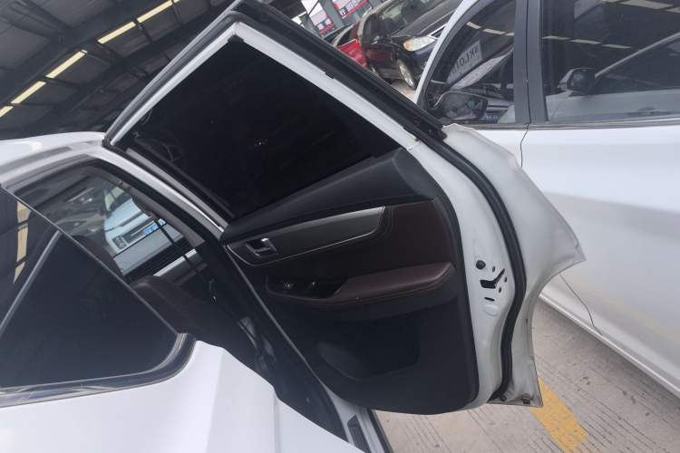 Used FORTHING Joyear X5 2017 Jingxiang Series 1.5T CVT Luxury Model Interior 6