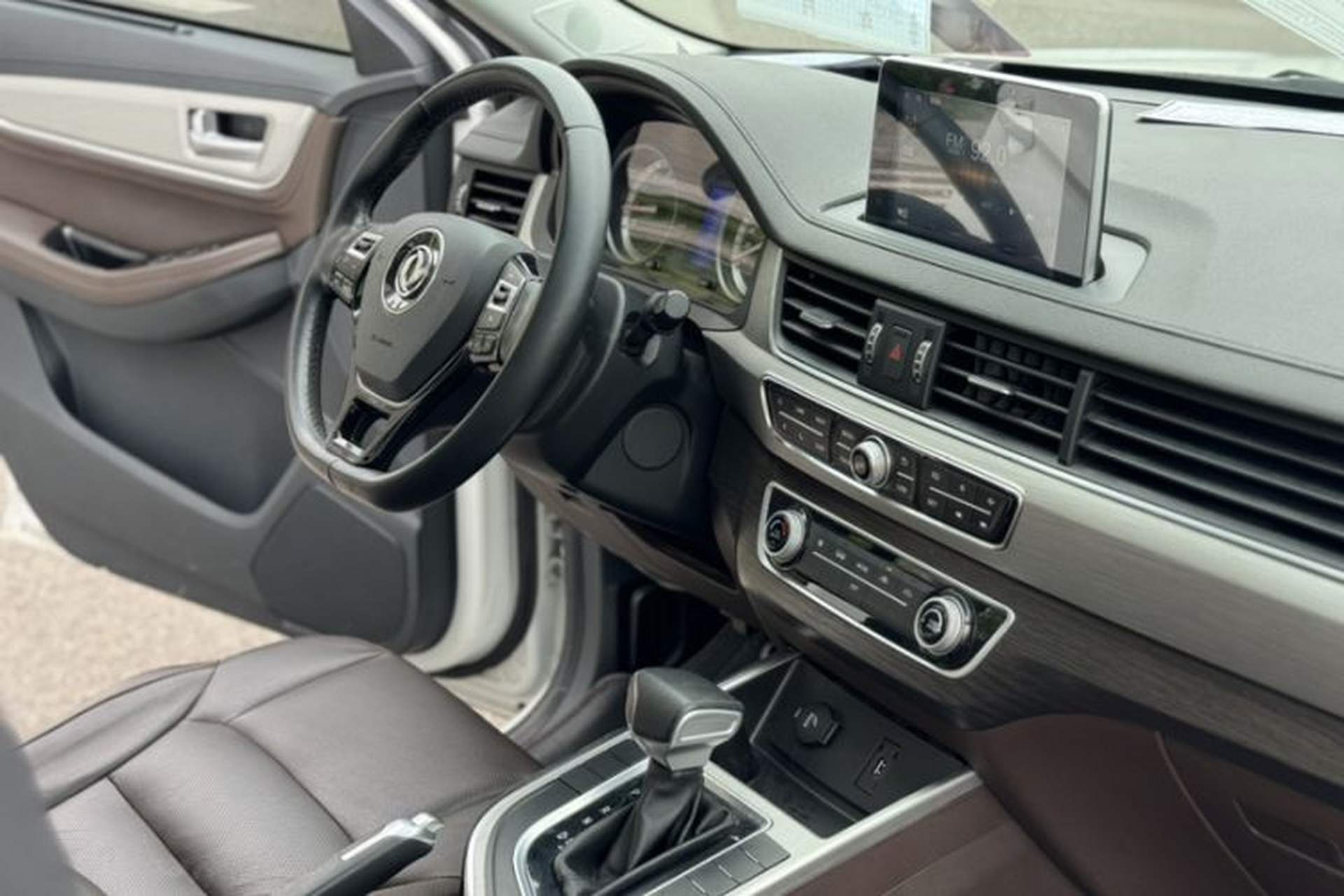 Used FORTHING Joyear X5 2017 1.6L CVT Luxury Model Interior 7