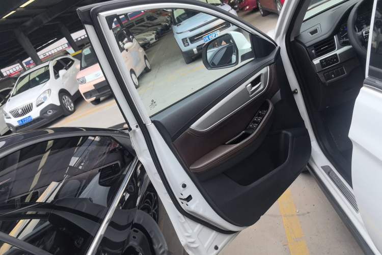 Used FORTHING Joyear X5 2017 Jingxiang Series 1.5T CVT Luxury Model Interior 7