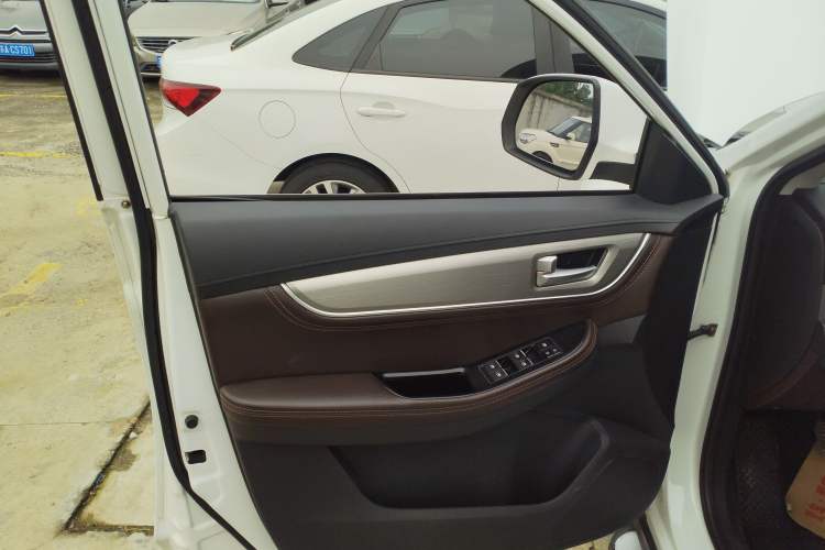 Used FORTHING Joyear X5 2017 Jingxiang Series 1.5T Manual Luxury Model Left Front Door Interior