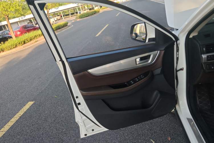 Used FORTHING Joyear X5 2017 Jingxiang Series 1.5T CVT Luxury Model Left Front Door Interior