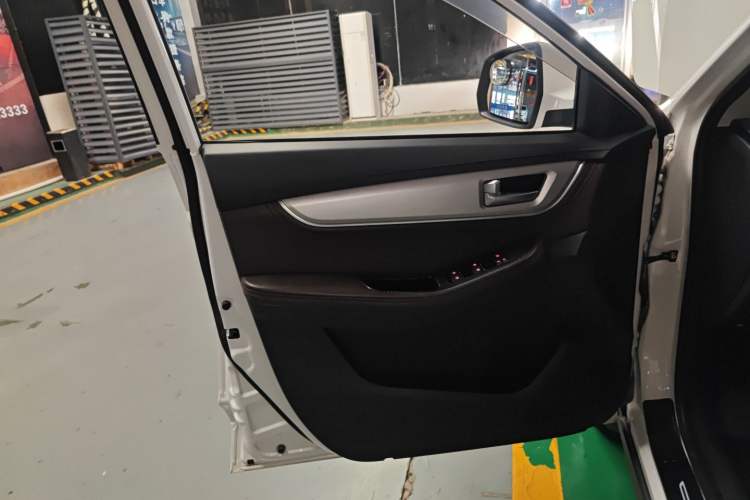 Used FORTHING Joyear X5 2017 Jingxiang Series 1.5T CVT Luxury Model Left Front Door Interior