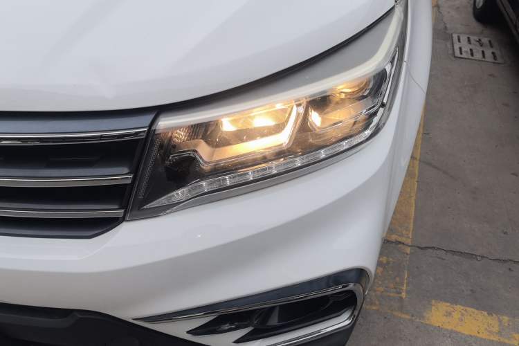 Used FORTHING Joyear X5 2017 Jingxiang Series 1.5T CVT Luxury Model Left Front Headlight