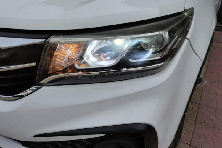 Used FORTHING Joyear X5 2017 Enjoy Series 1.6L CVT Luxury Model Left Front Headlight