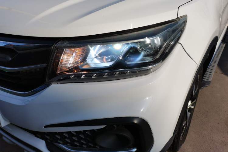 Used FORTHING Joyear X5 2017 Enjoy Series 1.6L CVT Luxury Model Left Front Headlight