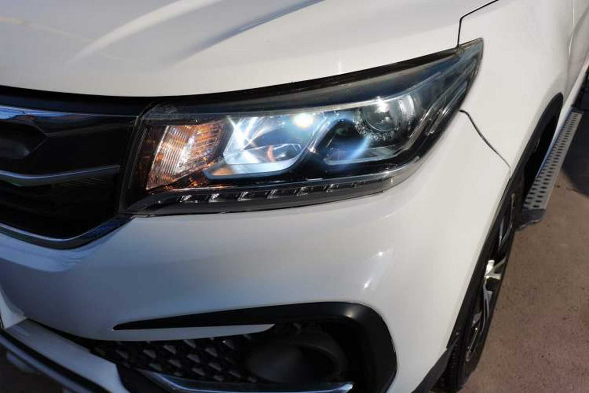 Used FORTHING Joyear X5 2017 Enjoy Series 1.6L CVT Luxury Model Left Front Headlight