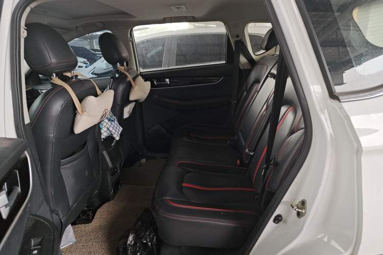 Used FORTHING Joyear X5 2017 Enjoy Series 1.6L CVT Luxury Model Left Rear Seat