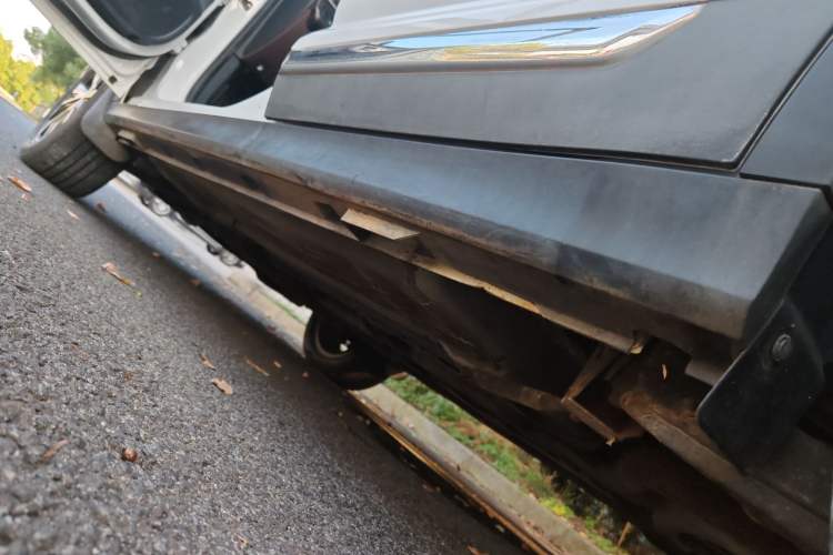 Used FORTHING Joyear X5 2017 Jingxiang Series 1.5T CVT Luxury Model Left Side Sill
