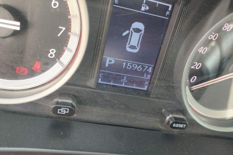 Used FORTHING Joyear X5 2017 1.6L CVT Luxury Model Odometer Close Up