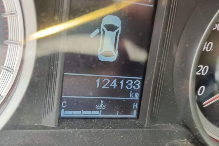 Used FORTHING Joyear X5 2017 1.6L Manual Luxury Model Odometer Close Up