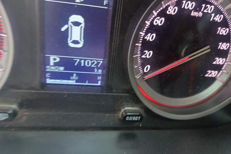 Used FORTHING Joyear X5 2017 1.6L CVT Luxury Model Odometer Close Up