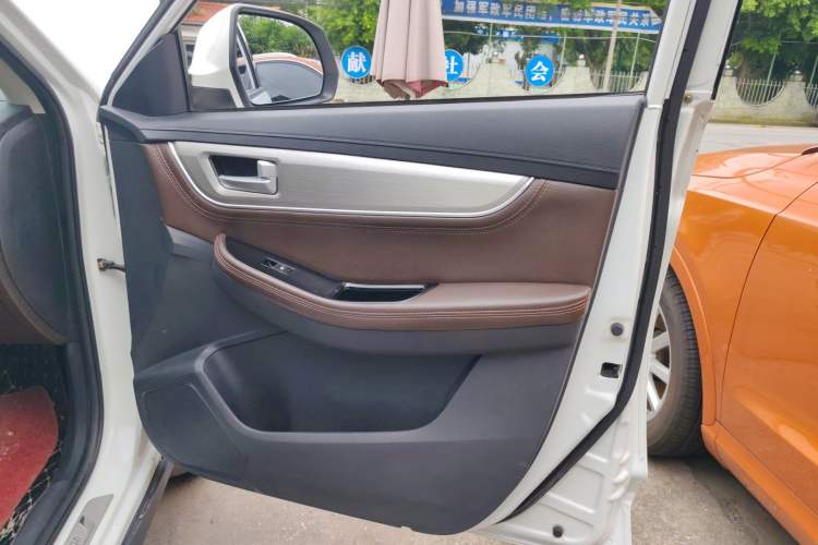 Used FORTHING Joyear X5 2017 Jingxiang Series 1.5T CVT Luxury Model Right Front Door Interior
