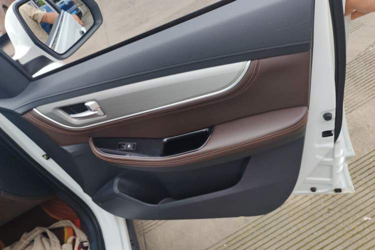 Used FORTHING Joyear X5 2017 Jingxiang Series 1.5T Manual Luxury Model Right Front Door Interior