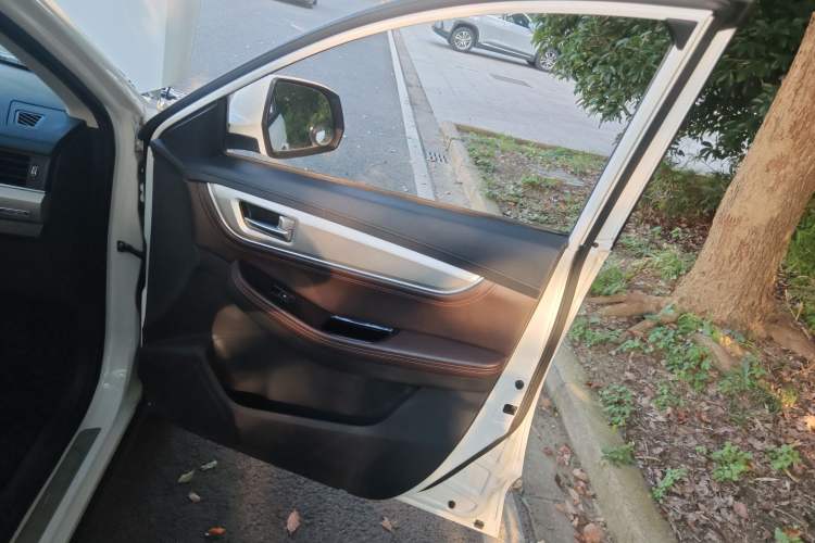 Used FORTHING Joyear X5 2017 Jingxiang Series 1.5T CVT Luxury Model Right Front Door Interior