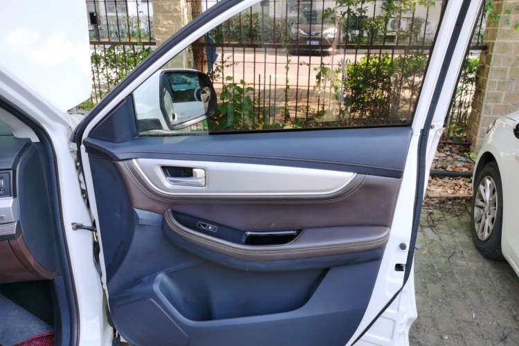 Used FORTHING Joyear X5 2017 Jingxiang Series 1.5T Manual Luxury Model Right Front Door Interior