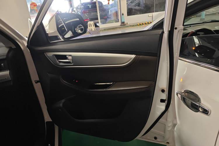 Used FORTHING Joyear X5 2017 Jingxiang Series 1.5T CVT Luxury Model Right Front Door Interior