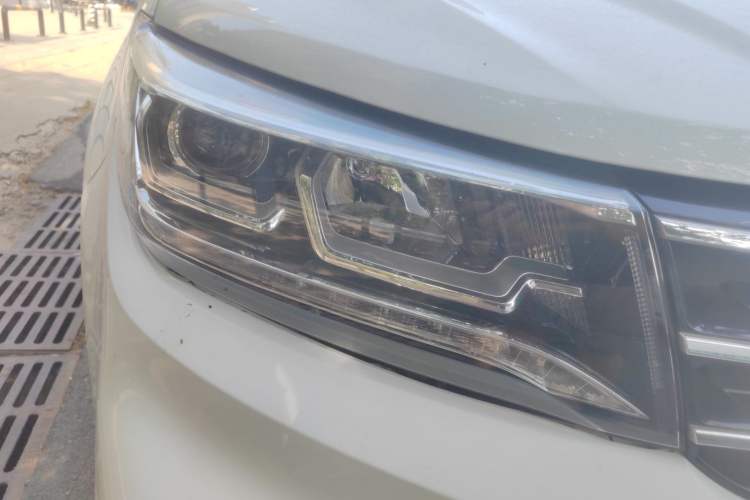 Used FORTHING Joyear X5 2017 Jingxiang Series 1.5T CVT Luxury Model Right Front Headlight