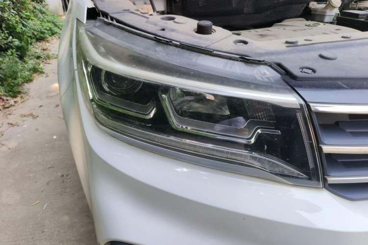 Used FORTHING Joyear X5 2017 Jingxiang Series 1.5T CVT Luxury Model Right Front Headlight
