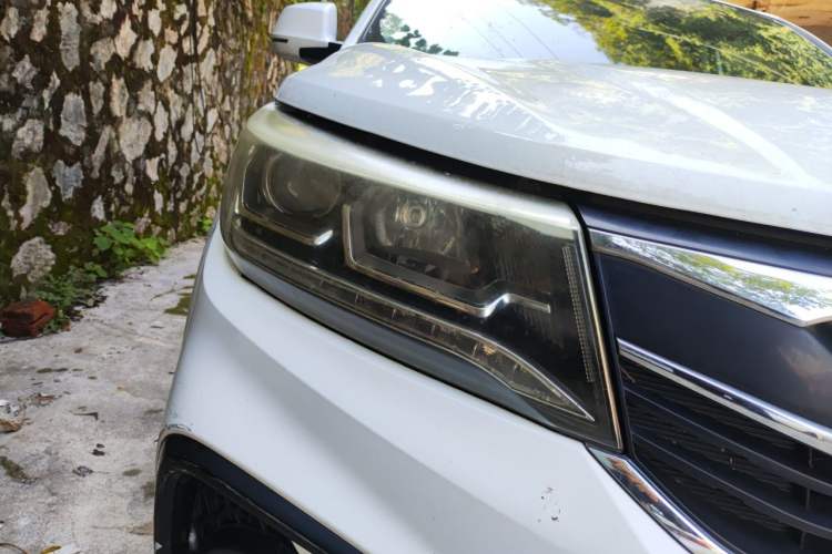 Used FORTHING Joyear X5 2017 Enjoy Series 1.6L CVT Comfort Model Right Front Headlight