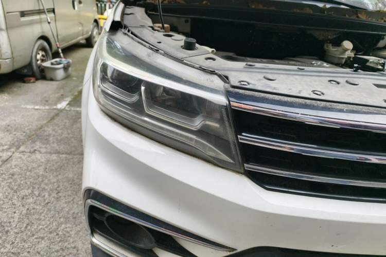 Used FORTHING Joyear X5 2017 Jingxiang Series 1.5T CVT Luxury Model Right Front Headlight