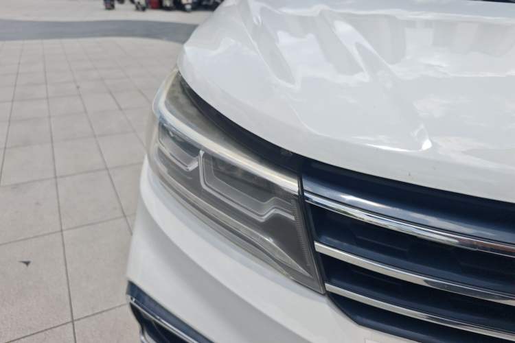 Used FORTHING Joyear X5 2017 Jingxiang Series 1.5T CVT Luxury Model Right Front Headlight