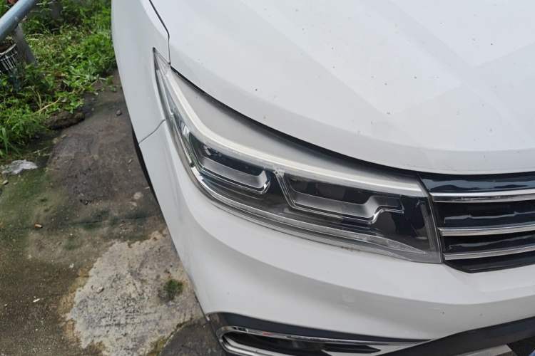 Used FORTHING Joyear X5 2017 Jingxiang Series 1.5T CVT Luxury Model Right Front Headlight