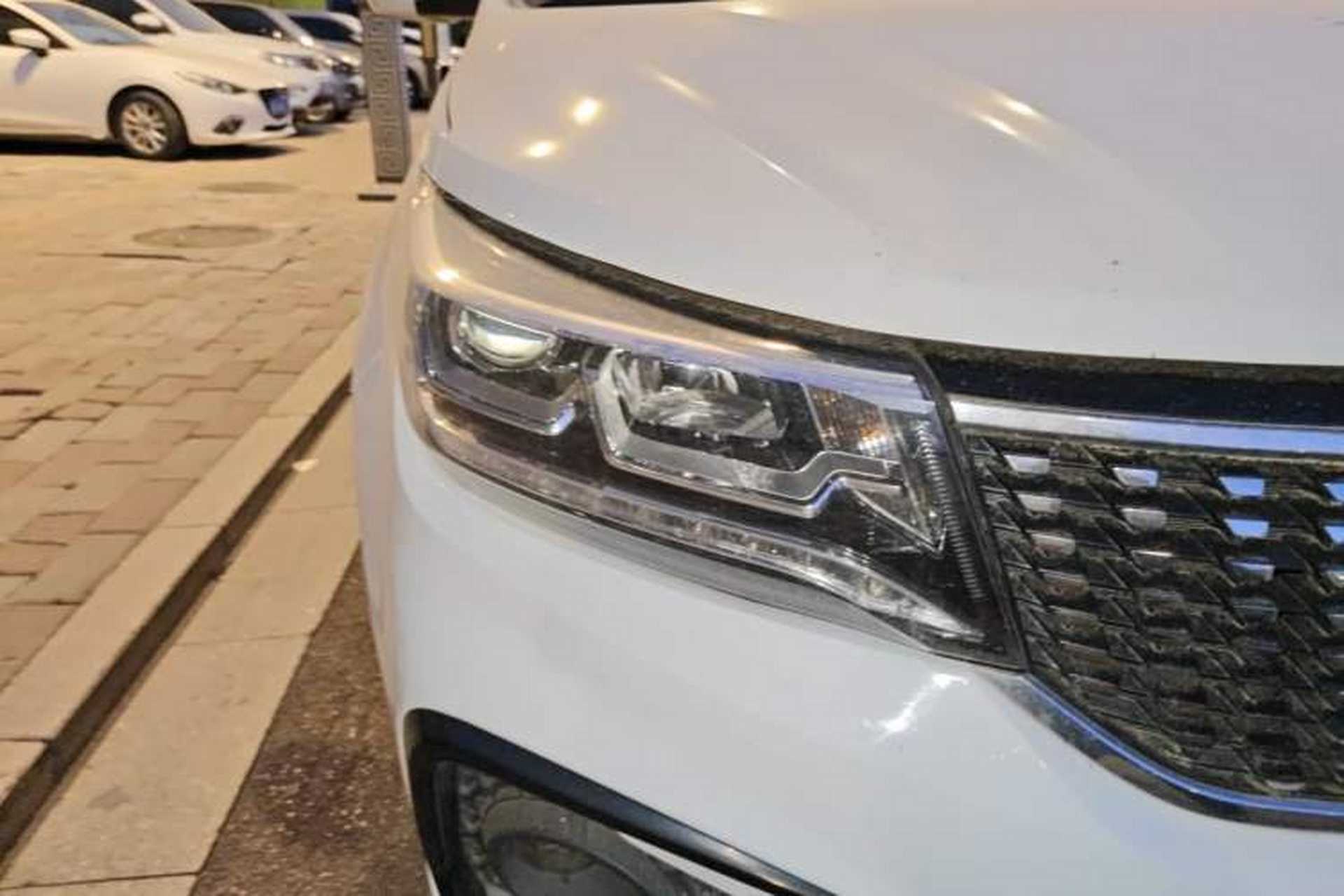 Used FORTHING Joyear X5 2017 1.6L Manual Luxury Model Right Front Headlight