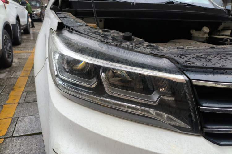 Used FORTHING Joyear X5 2017 Jingxiang Series 1.5T CVT Luxury Model Right Front Headlight